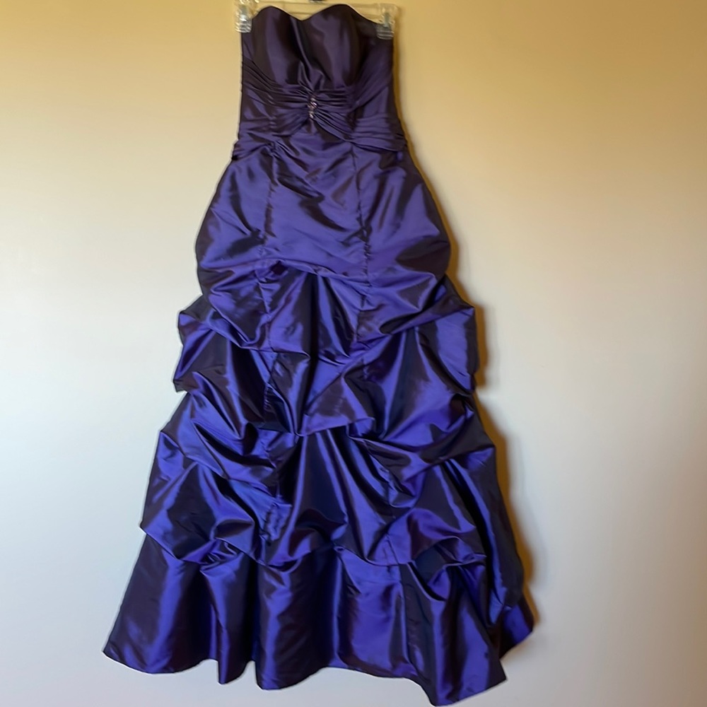Purple formal dress size 7/8 Mori lee strapless